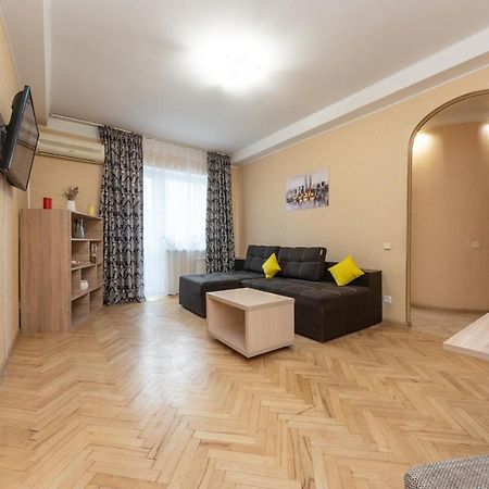 1 Bedroom Apart Near Metro Pecherska Kyiv Exterior photo