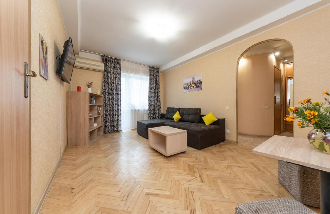 1 Bedroom Apart Near Metro Pecherska Kyiv Exterior photo