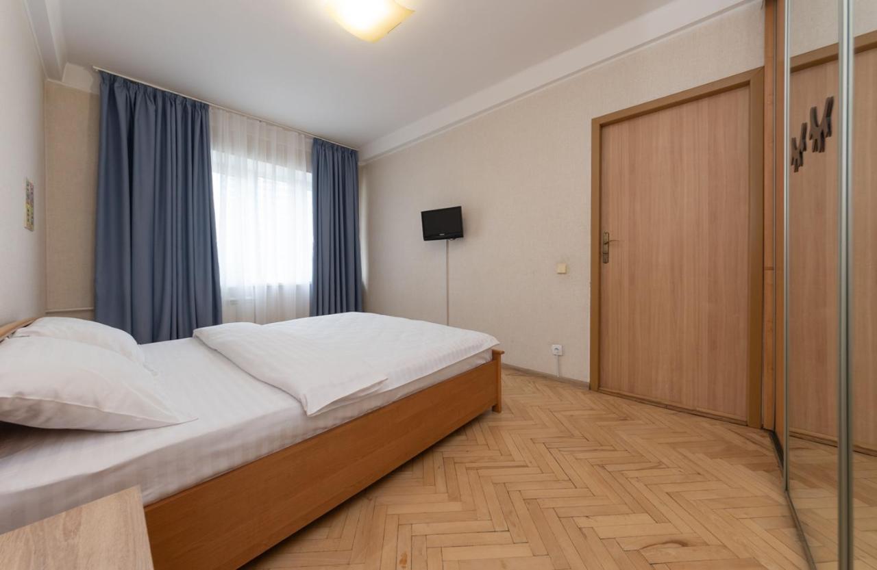 1 Bedroom Apart Near Metro Pecherska Kyiv Exterior photo