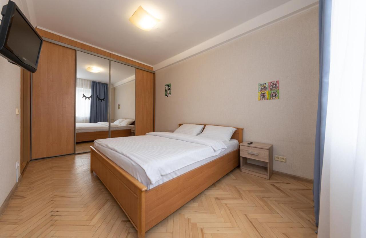 1 Bedroom Apart Near Metro Pecherska Kyiv Exterior photo